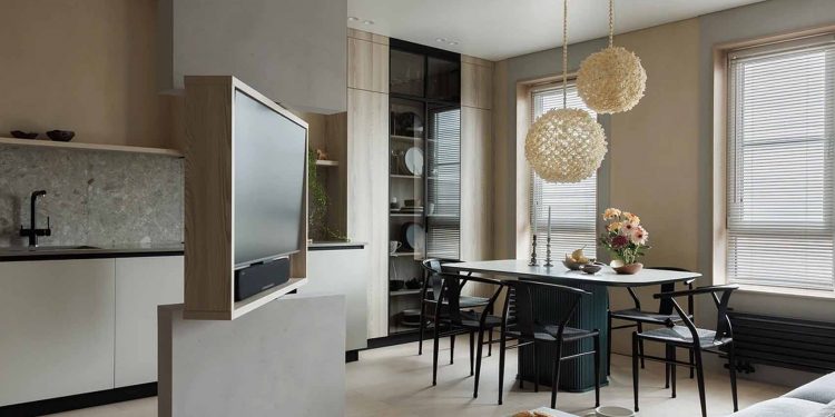 Kétszobás lakás meditatív, otthonos enteriőrrel, forgatható TV