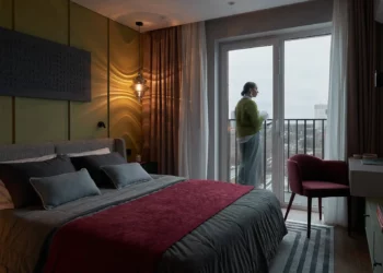 Otthonosság és hangulatvilágítás egy 42 m2-es lakásban