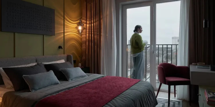 Otthonosság és hangulatvilágítás egy 42 m2-es lakásban