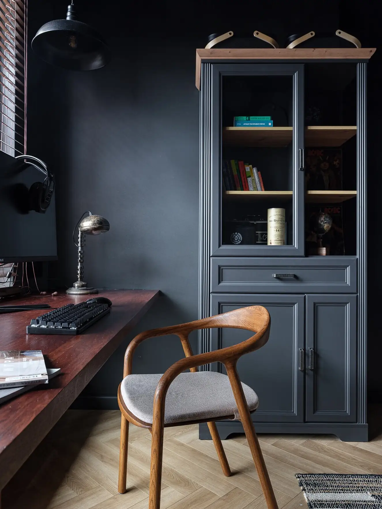 Kell-e félni a sötét falak használatától kis szobákban?