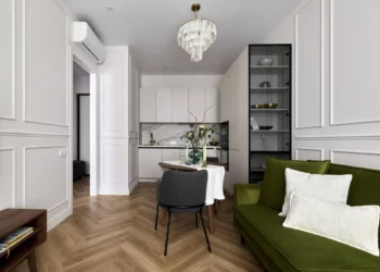 Elegáns megoldások és okos tárolás egy modern klasszikus enteriőrben