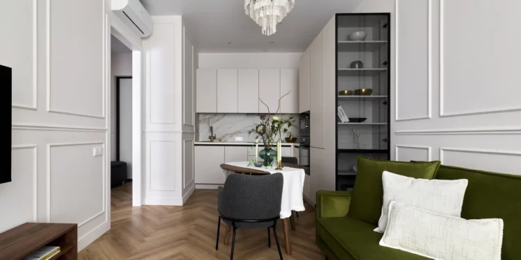 Elegáns megoldások és okos tárolás egy modern klasszikus enteriőrben