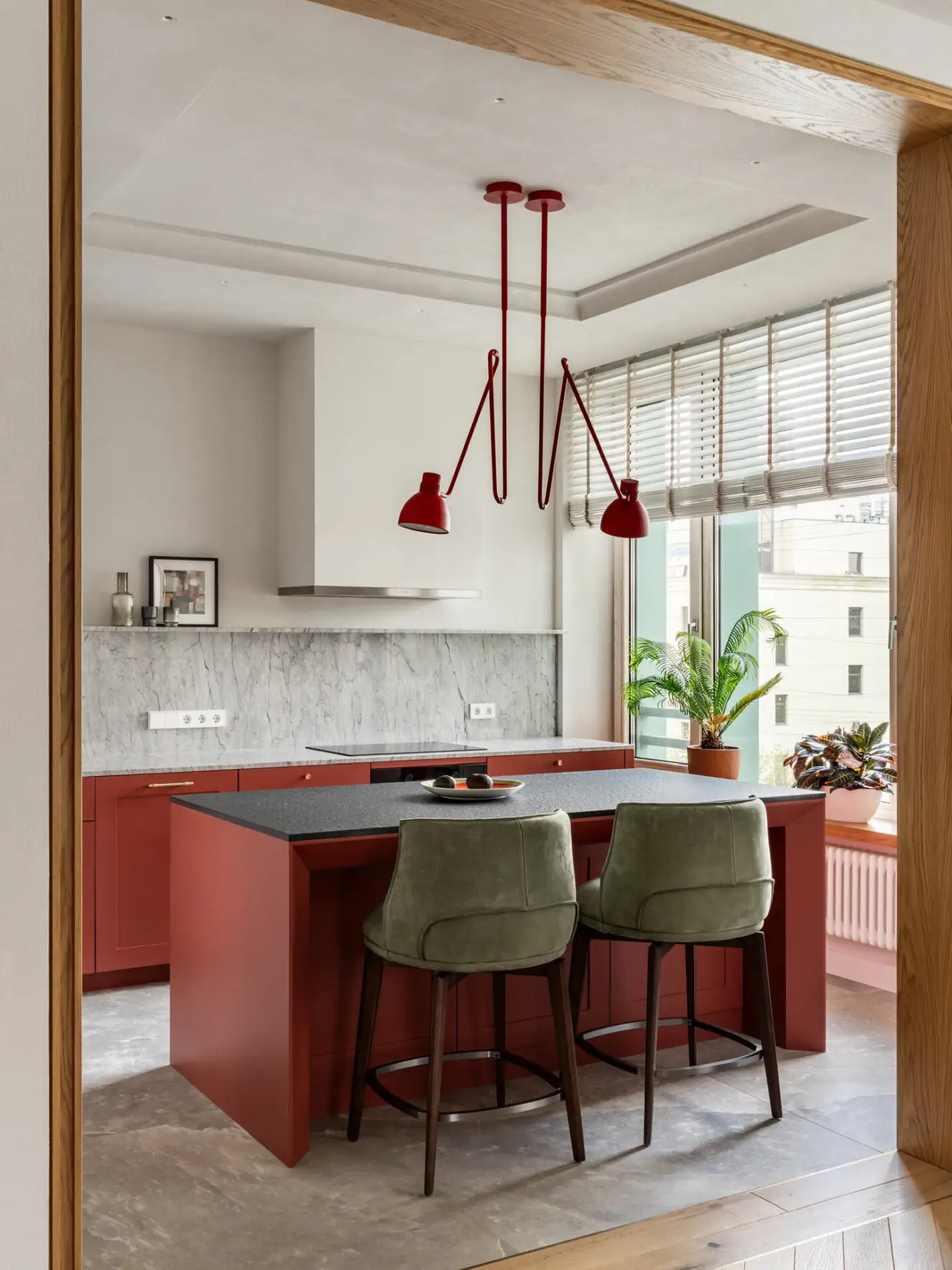 A sztereotípiákon túl: ilyen egy színes, otthonos férfi lakás