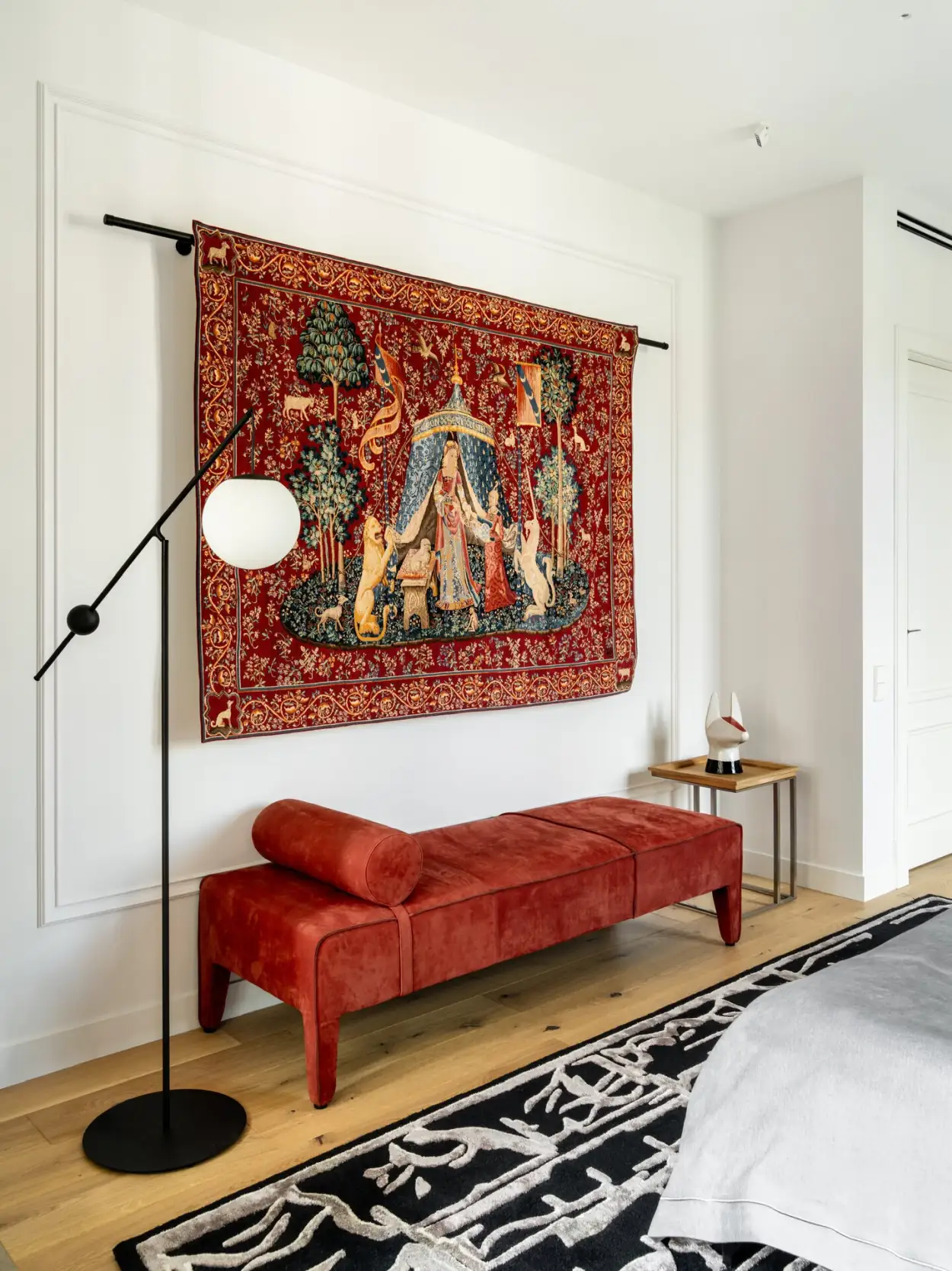 A sztereotípiákon túl: ilyen egy színes, otthonos férfi lakás