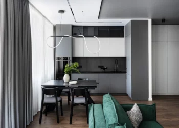 Kényelmes minimalista berendezés, amely hosszú ideig aktuális marad