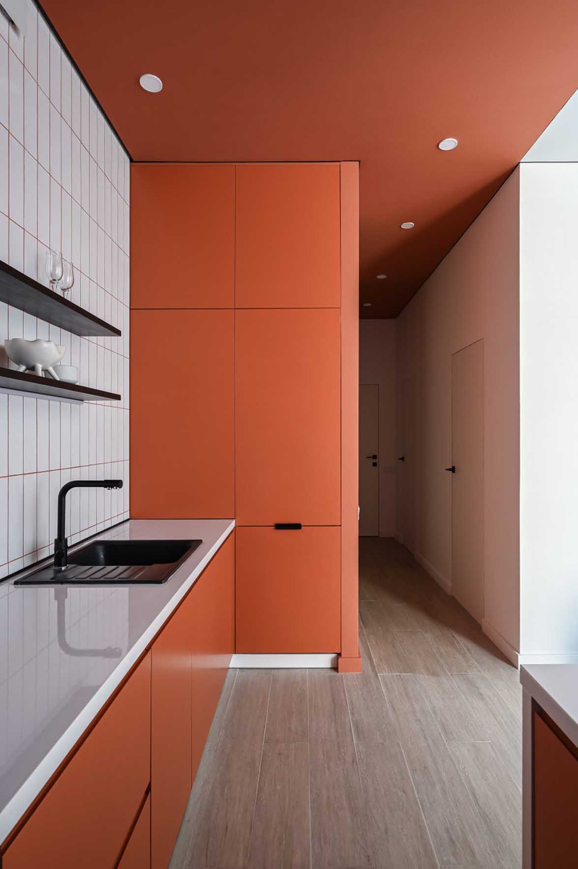Vagány narancs konyha és minimalizmus 50 m2-en Vagány narancs konyha és minimalizmus 50 m2-en