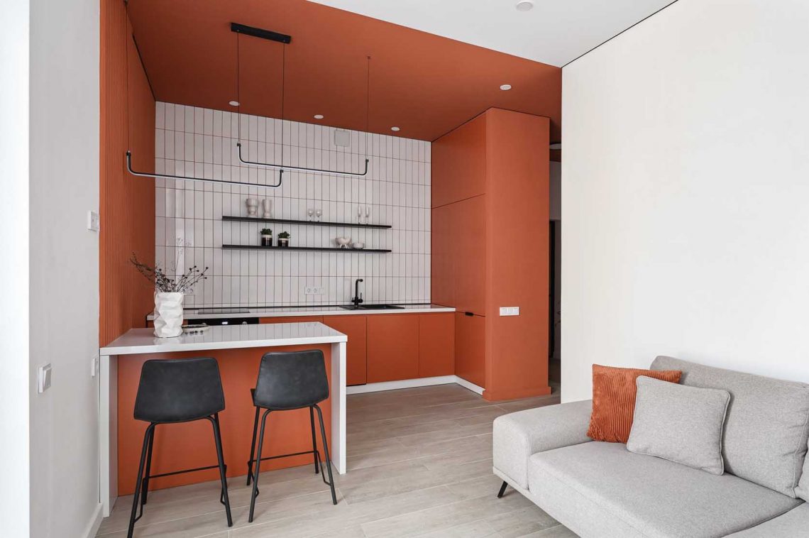 Vagány narancs konyha és minimalizmus 50 m2-en