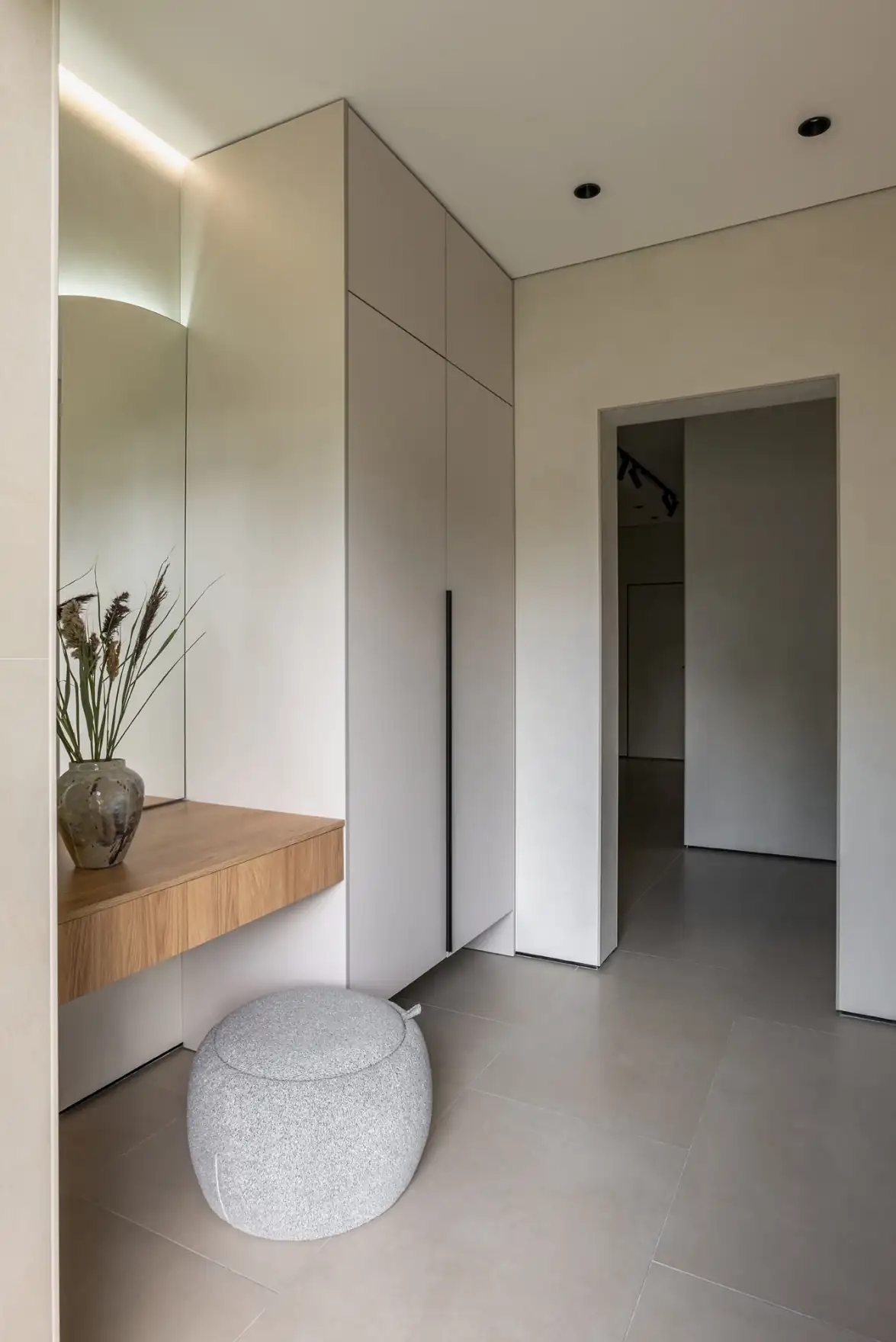 Modern skandináv minimalizmus finom japán esztétikai elemekkel ötvözve