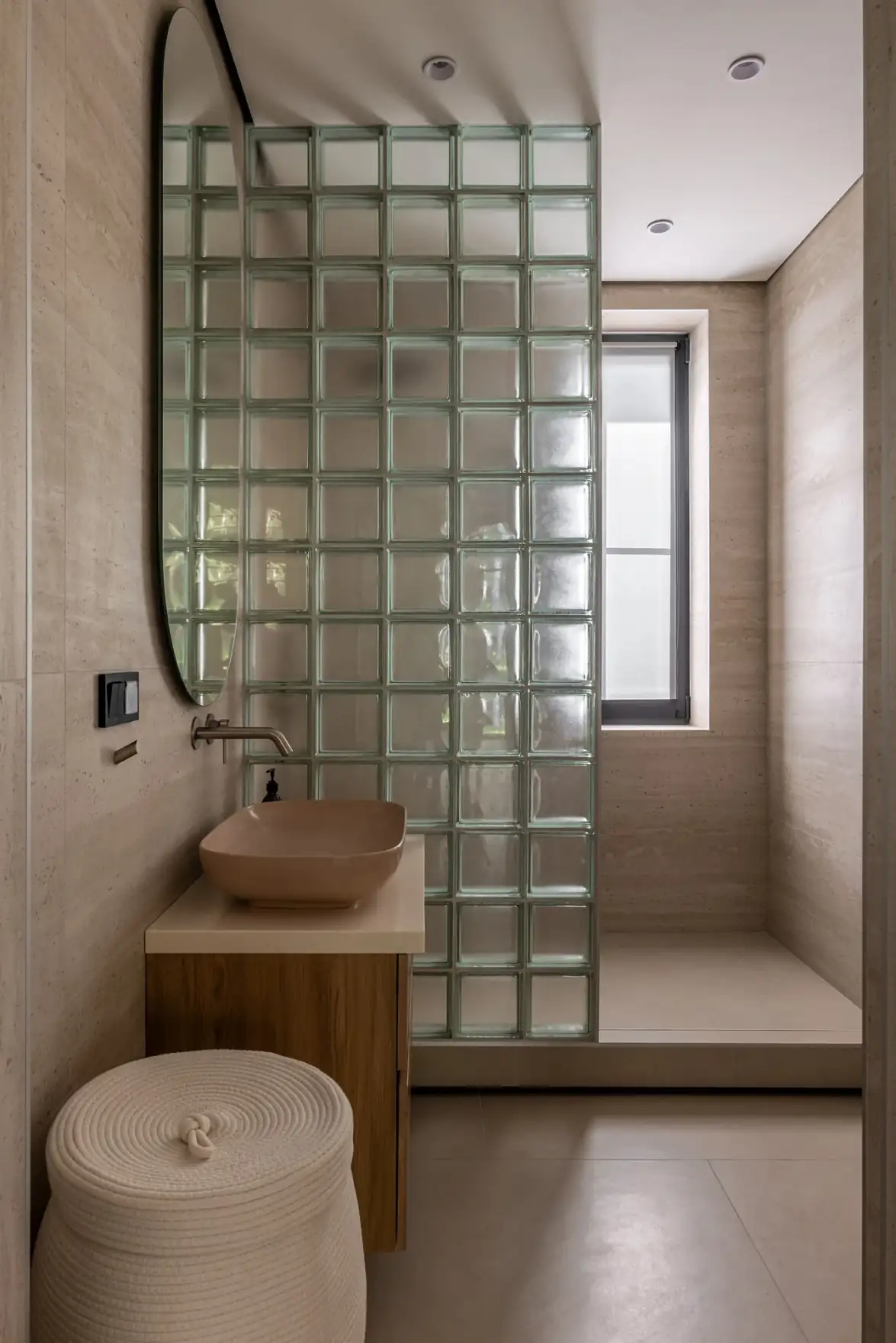 Modern skandináv minimalizmus finom japán esztétikai elemekkel ötvözve