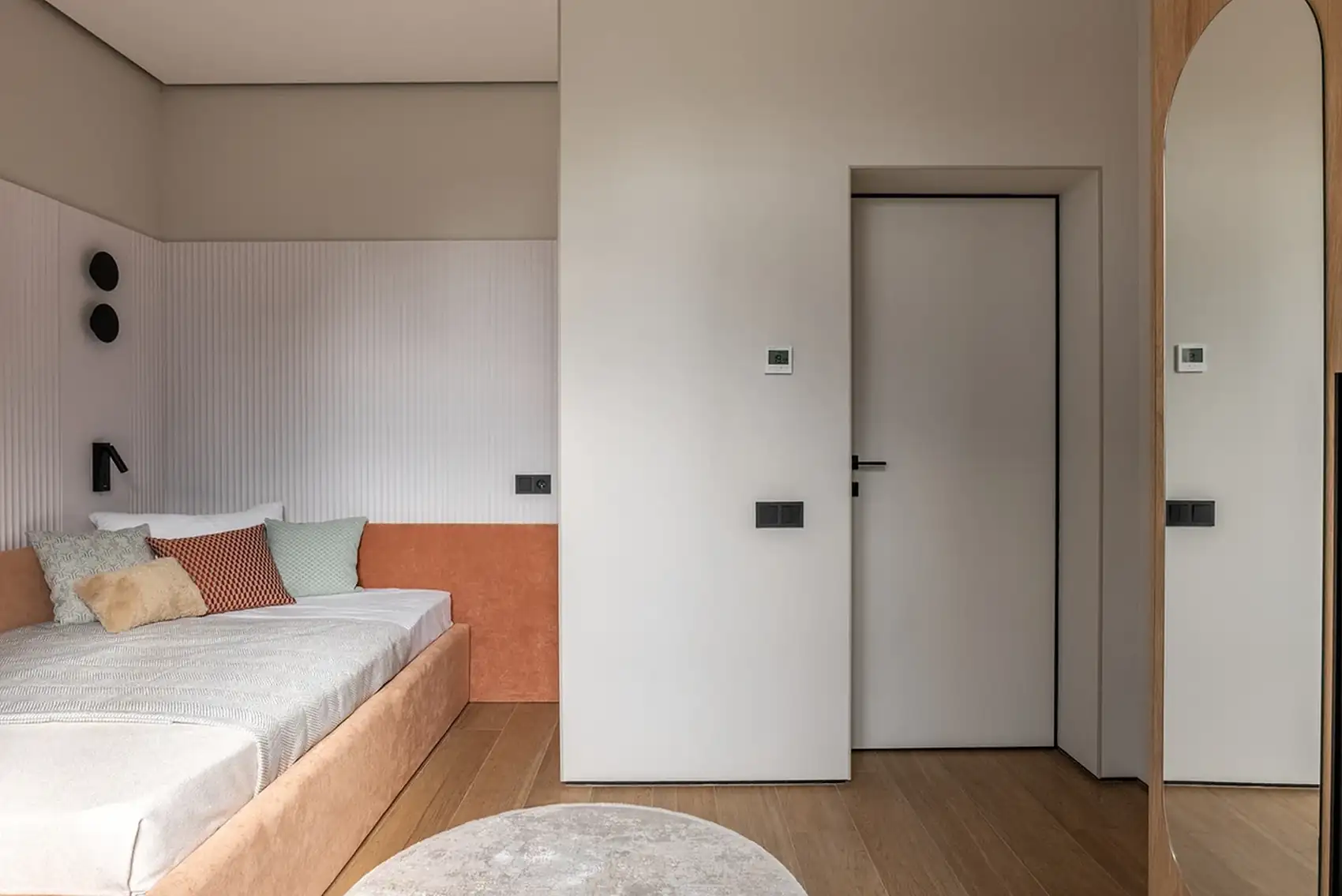 Modern skandináv minimalizmus finom japán esztétikai elemekkel ötvözve