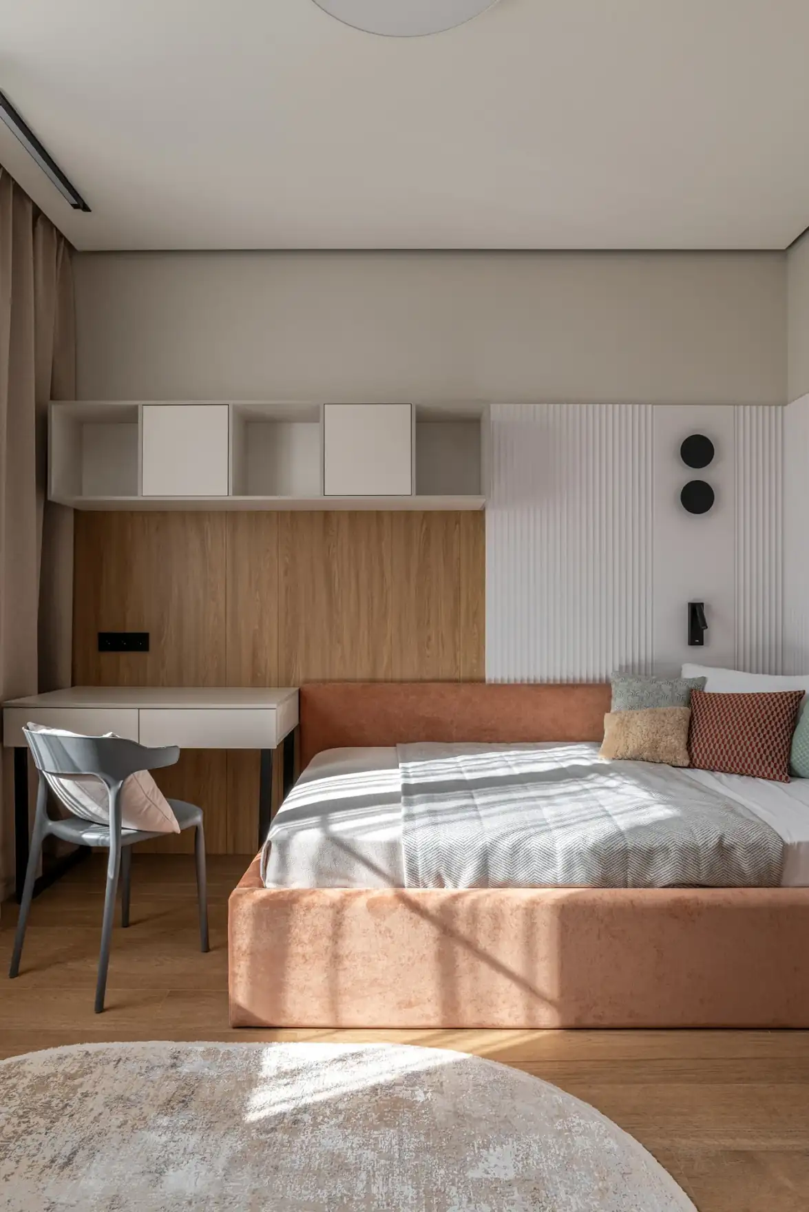 Modern skandináv minimalizmus finom japán esztétikai elemekkel ötvözve