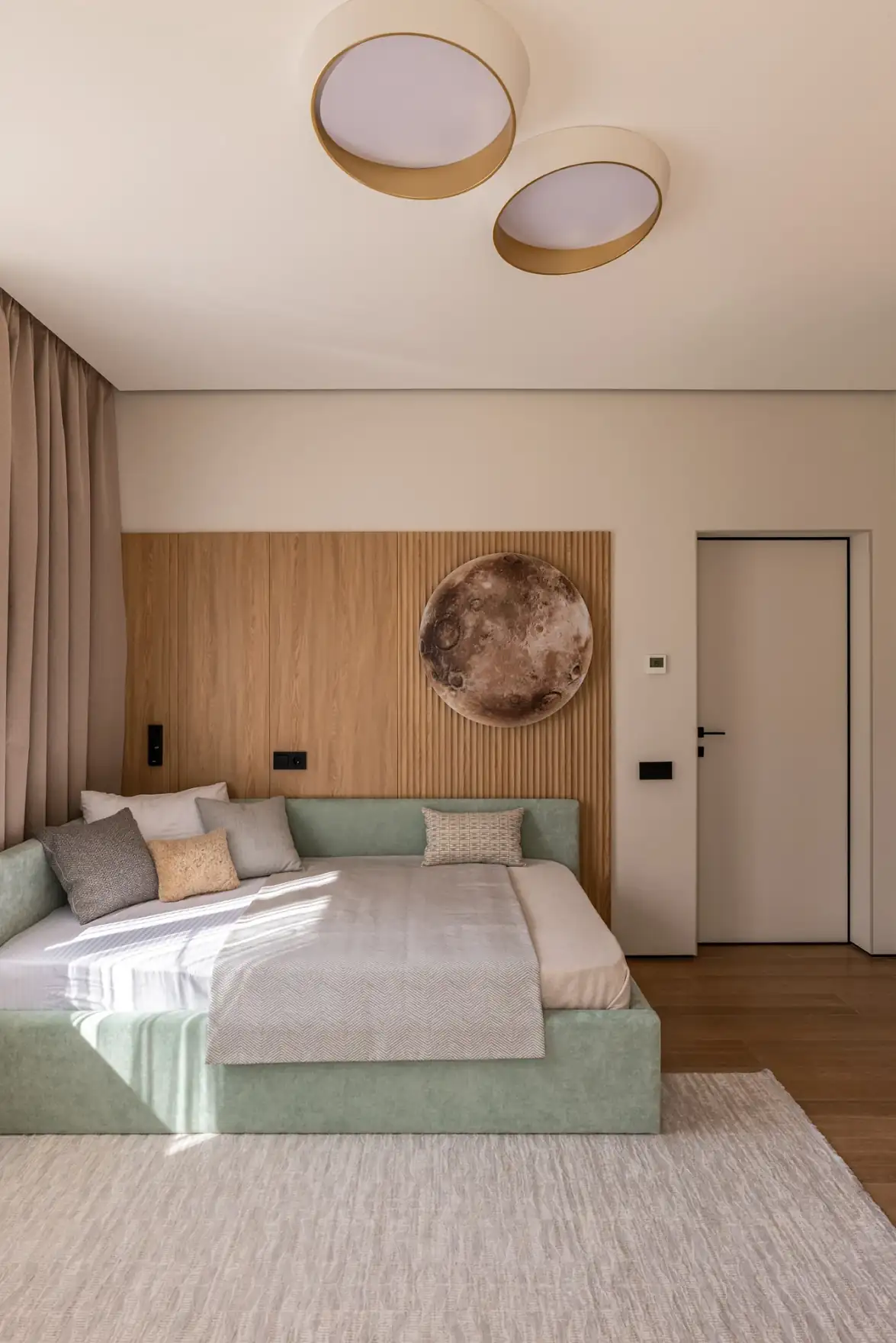 Modern skandináv minimalizmus finom japán esztétikai elemekkel ötvözve