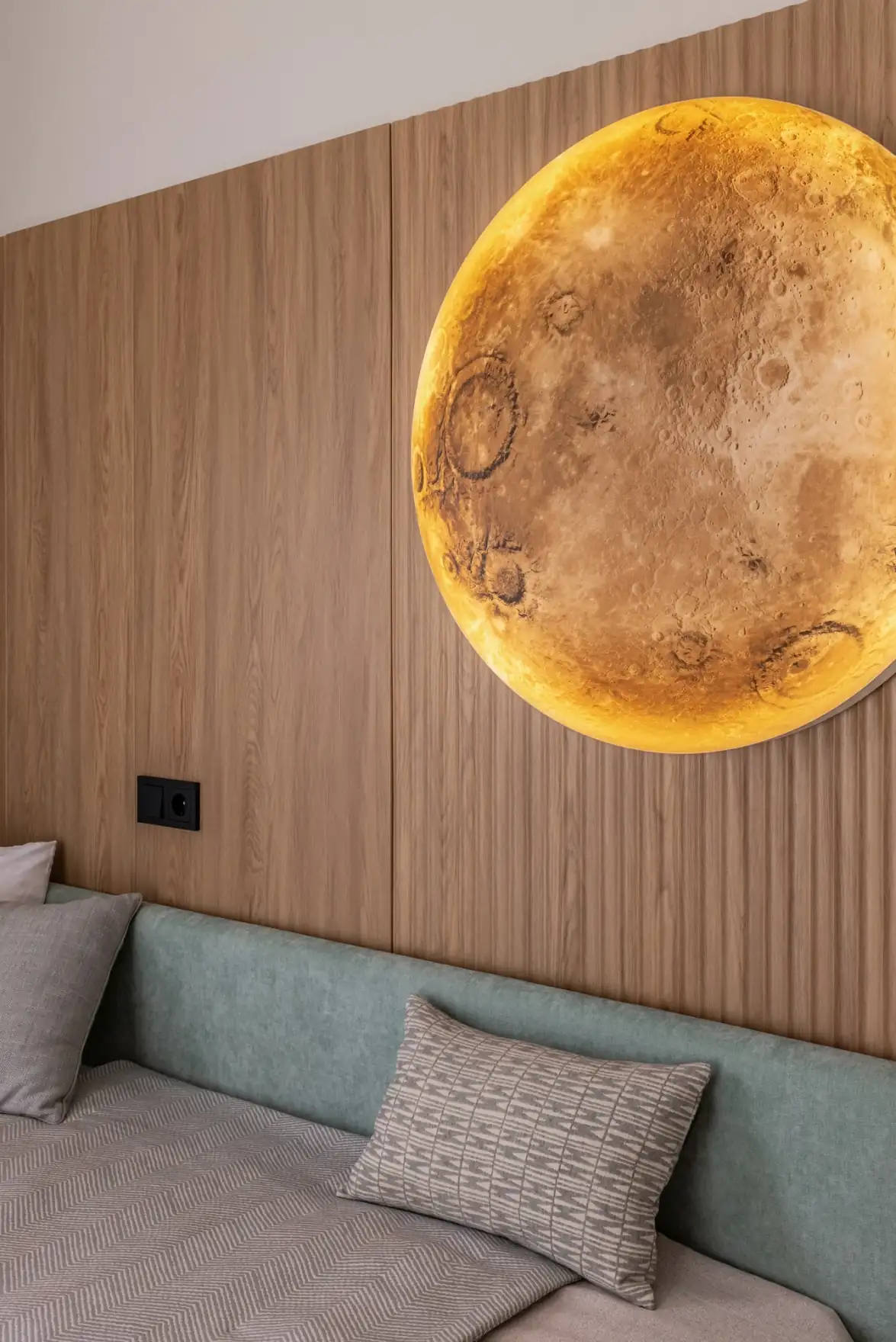 Modern skandináv minimalizmus finom japán esztétikai elemekkel ötvözve