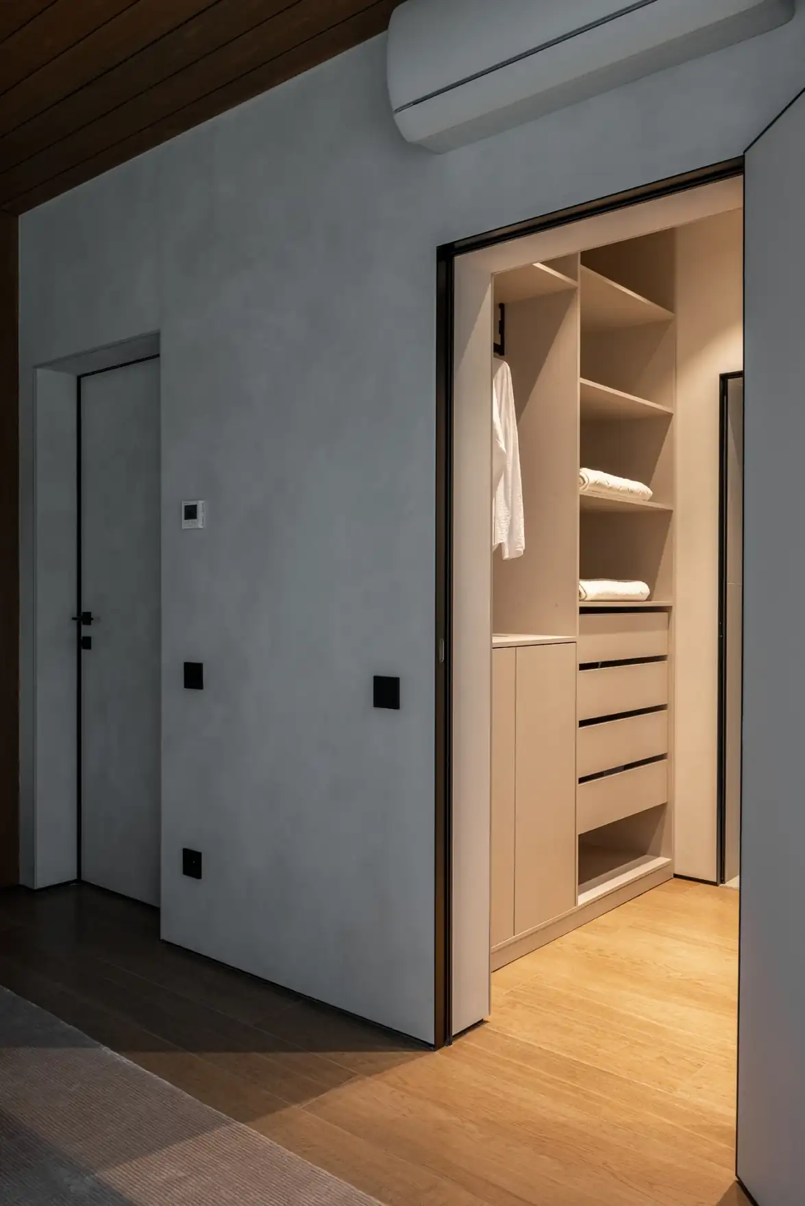 Modern skandináv minimalizmus finom japán esztétikai elemekkel ötvözve