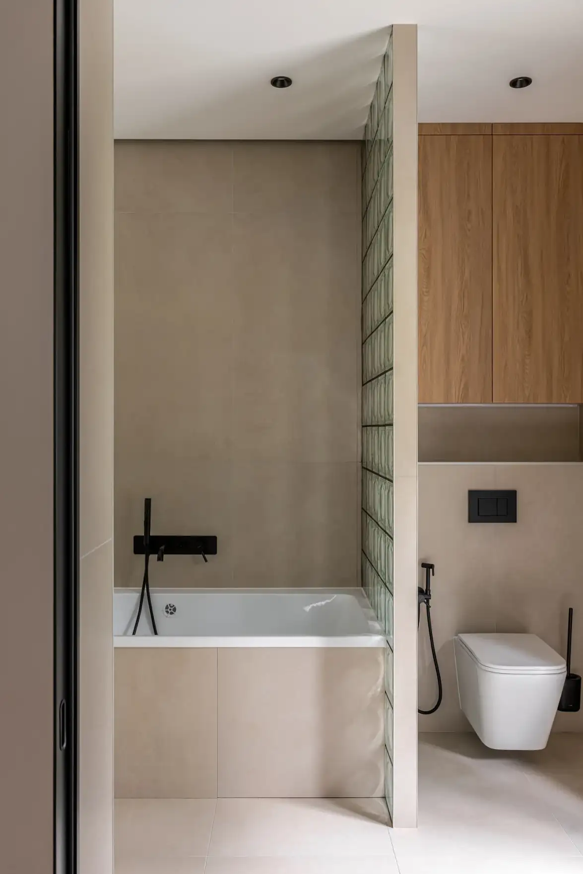 Modern skandináv minimalizmus finom japán esztétikai elemekkel ötvözve