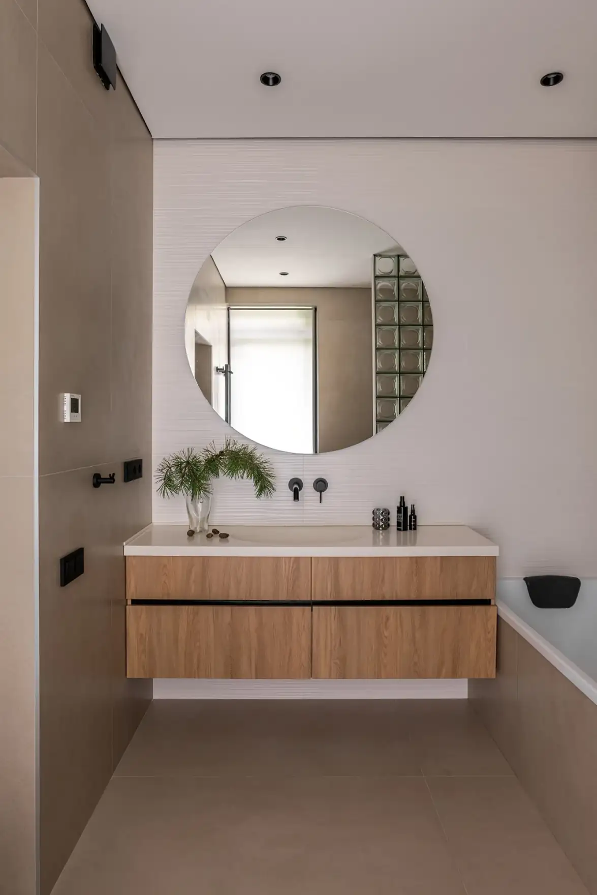 Modern skandináv minimalizmus finom japán esztétikai elemekkel ötvözve