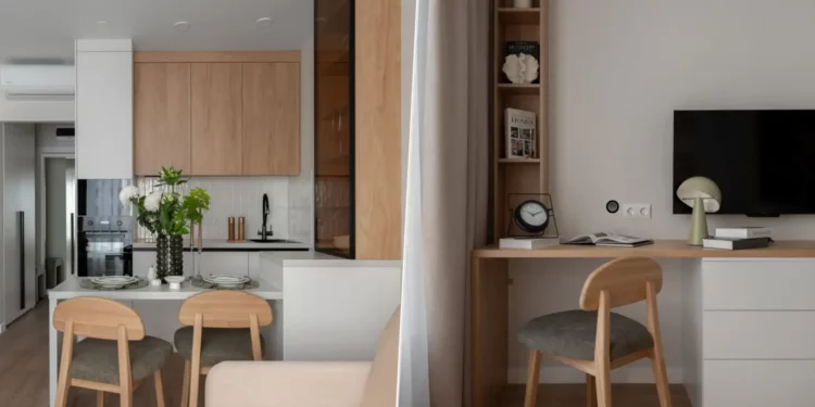 Fehér, bézs és fa: ötletek egyszobás lakásból