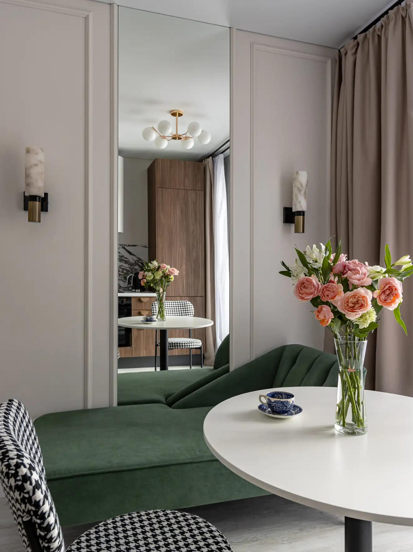 Finoman elegáns otthon egyedül élő hölgynek