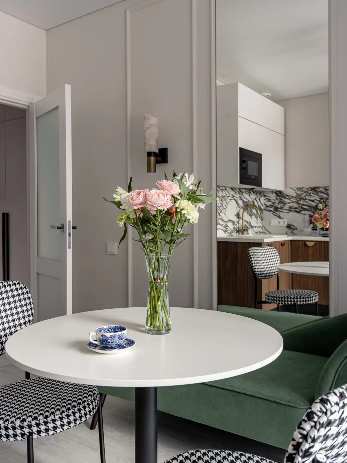 Finoman elegáns otthon egyedül élő hölgynek