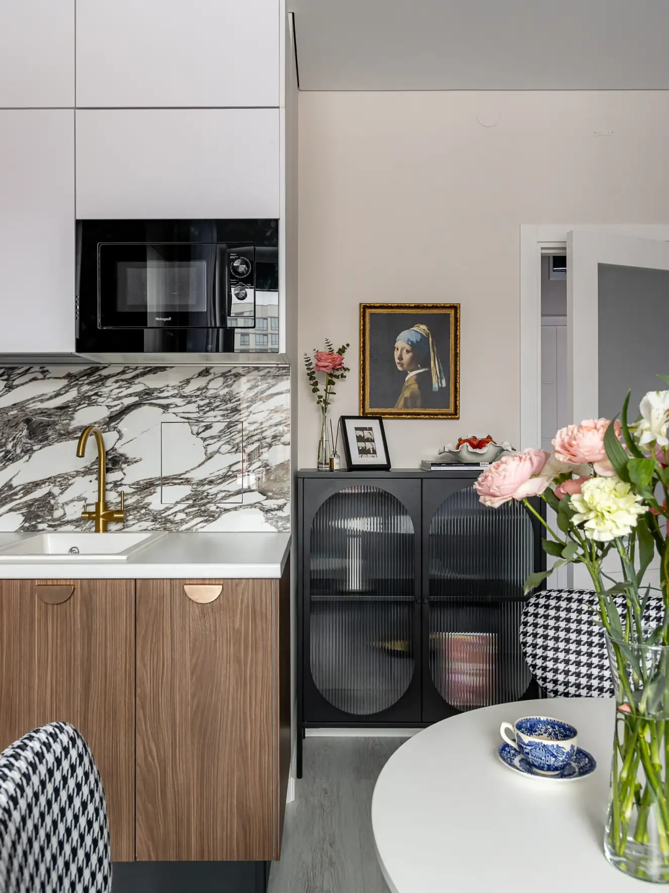 Finoman elegáns otthon egyedül élő hölgynek