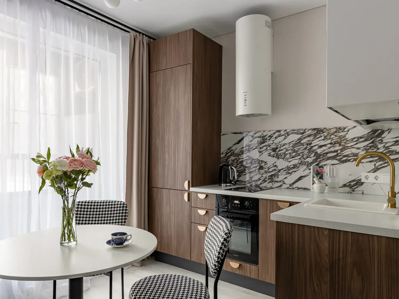 Finoman elegáns otthon egyedül élő hölgynek