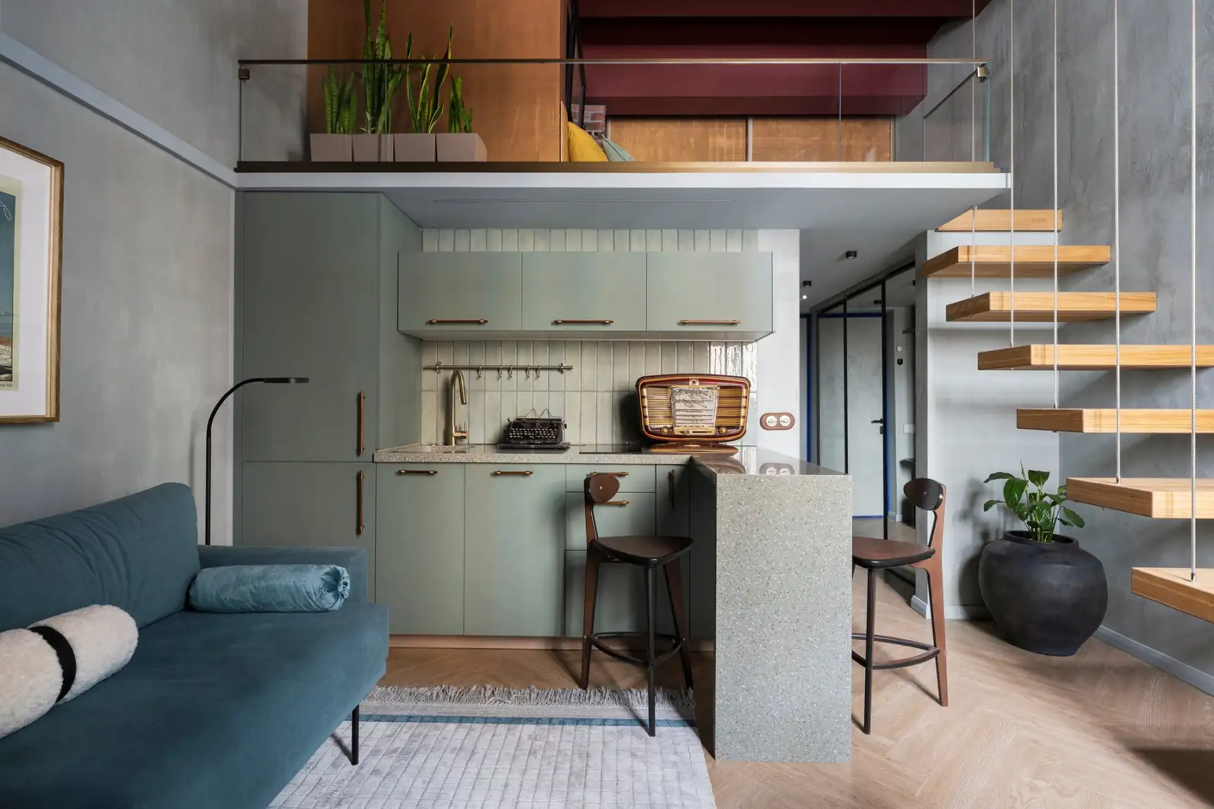 Retró rádió ihlette enteriőr, hálószoba a galérián