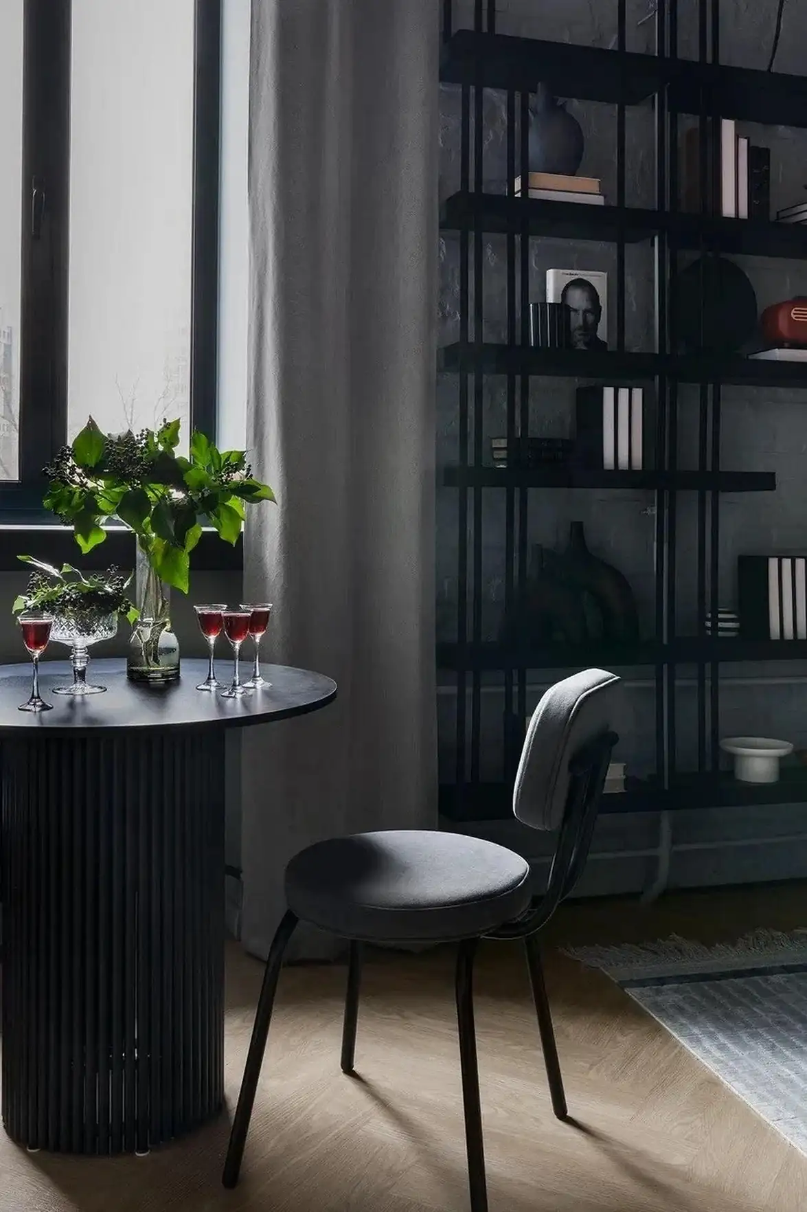 Retró rádió ihlette enteriőr, hálószoba a galérián