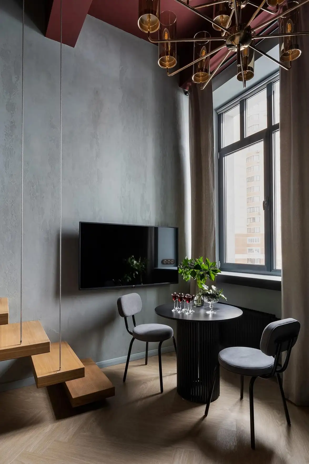 Retró rádió ihlette enteriőr, hálószoba a galérián