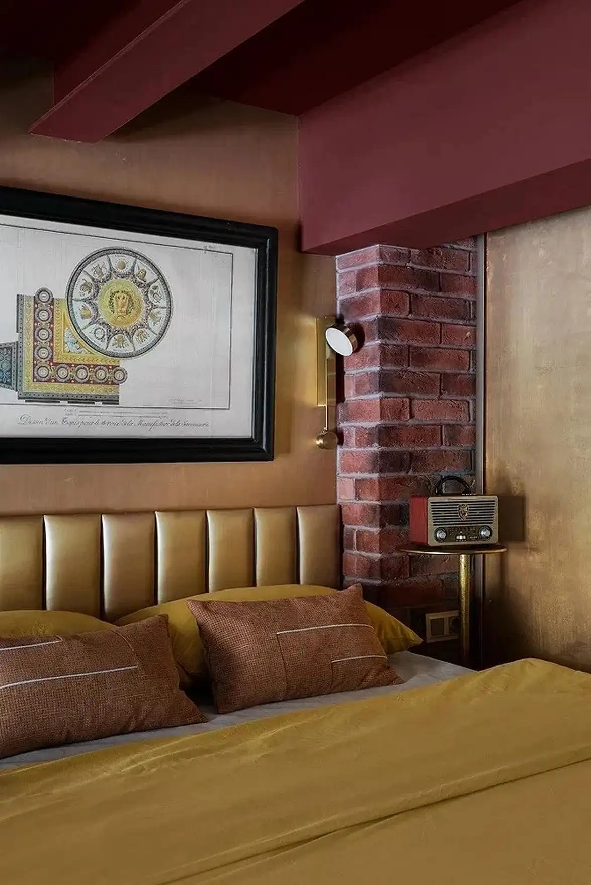 Retró rádió ihlette enteriőr, hálószoba a galérián
