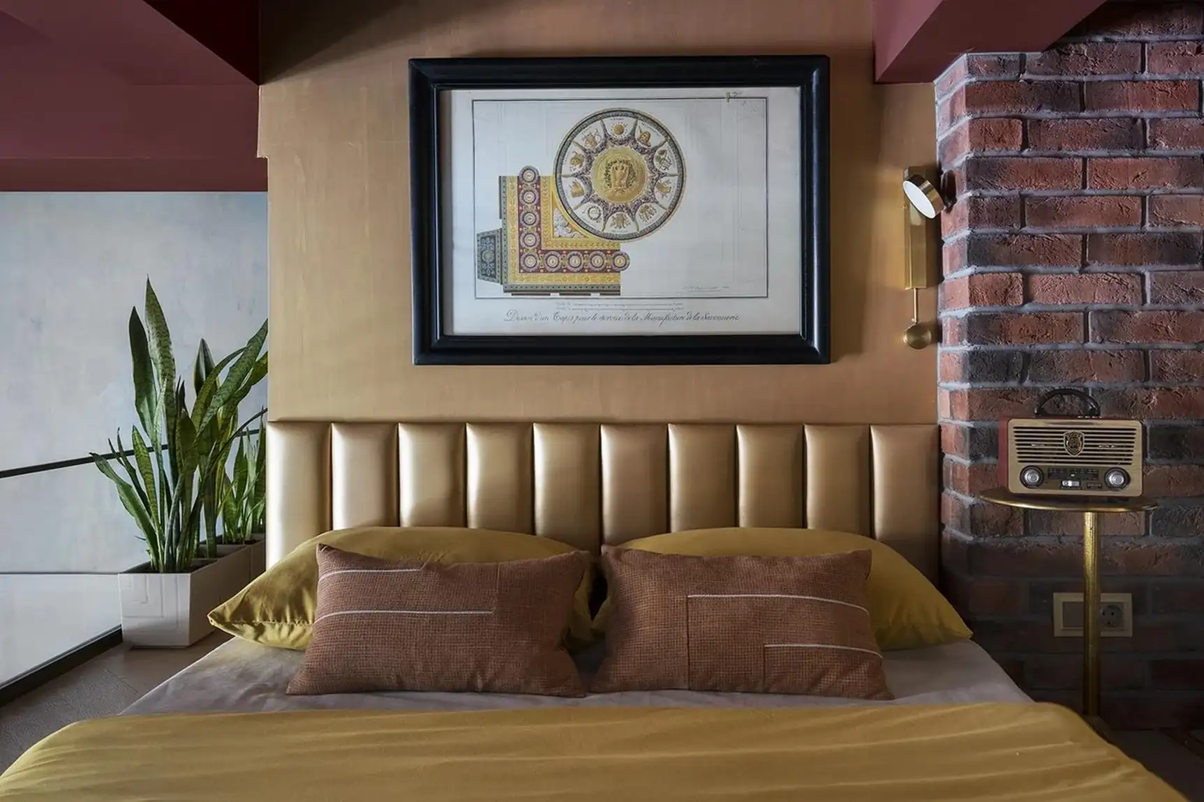 Retró rádió ihlette enteriőr, hálószoba a galérián