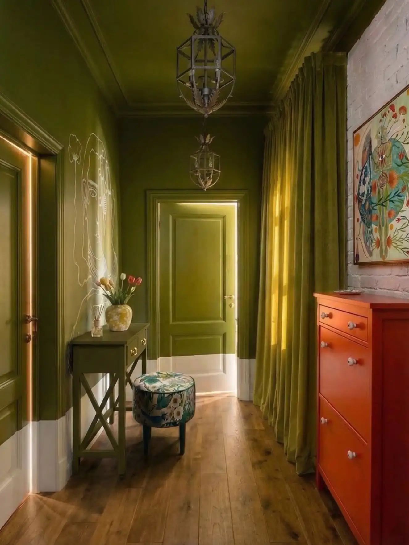 Lerobbant öreg lakás felújítása: drámai színek, maximalista eklektika