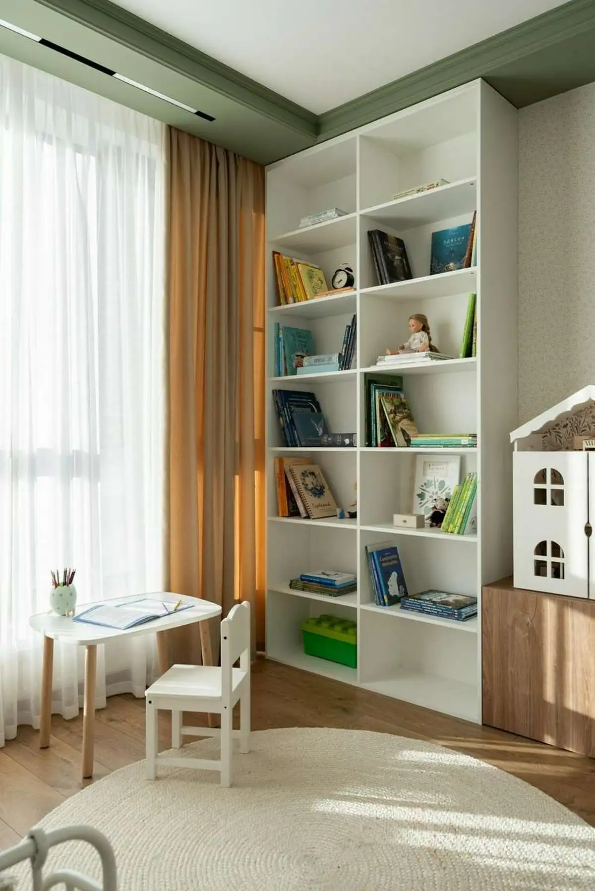 Modern és klasszikus elemek harmóniája háromfős család 53 m2-es lakásában