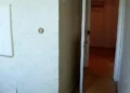 Skandináv stílusú, nyitott enteriőr praktikus belsőépítészeti megoldásokkal