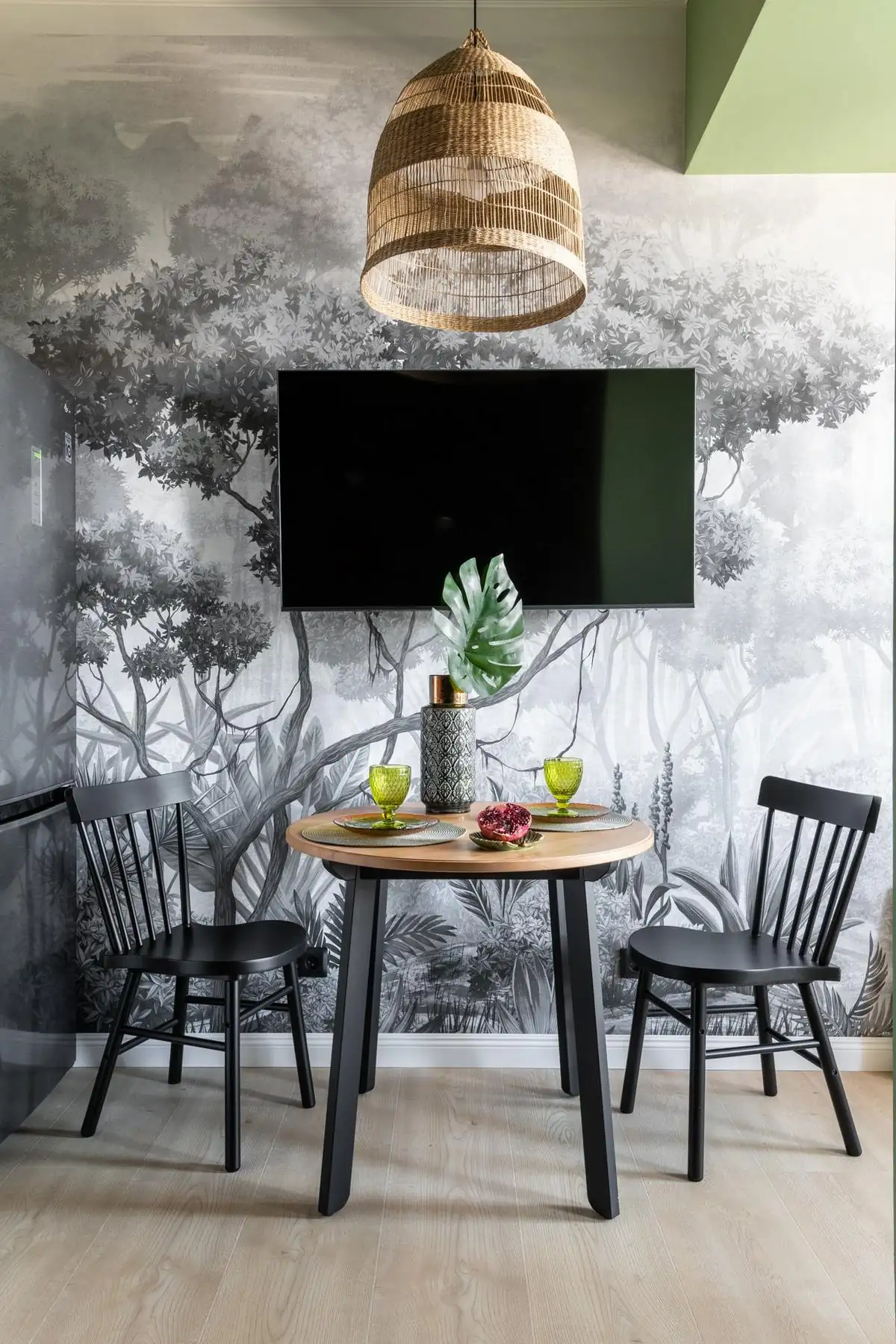 Pozitív hangulatú kislakás-enteriőr: színek és IKEA bútorok