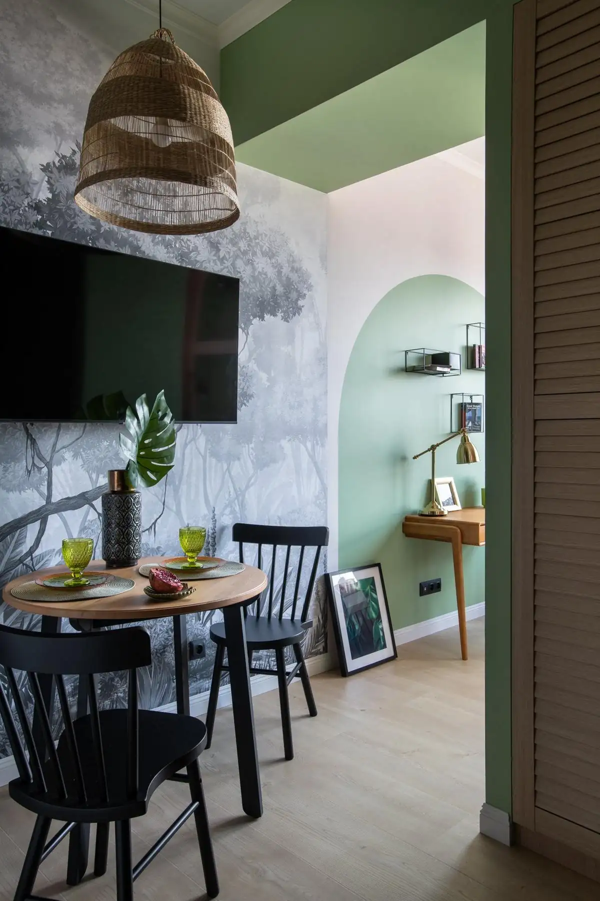 Pozitív hangulatú kislakás-enteriőr: színek és IKEA bútorok
