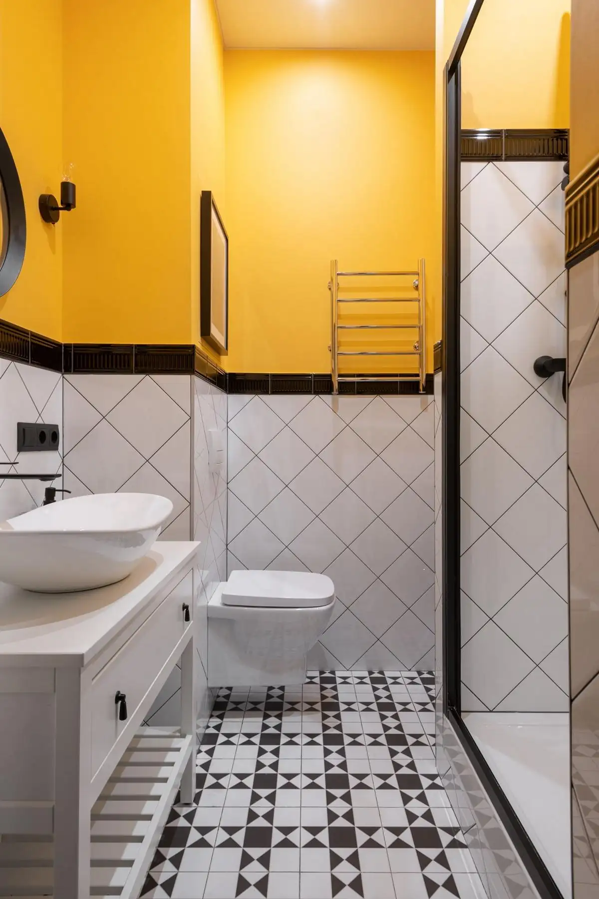 Pozitív hangulatú kislakás-enteriőr: színek és IKEA bútorok