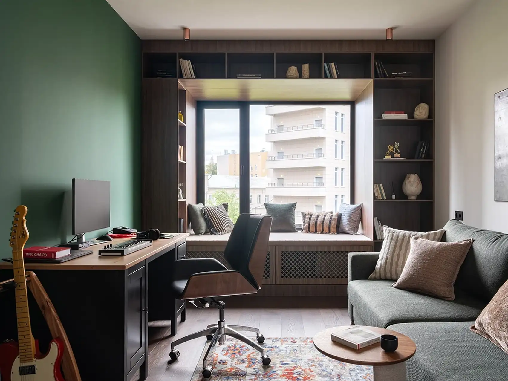 Századközepi modern részletek, zöld hangsúlyok és kortárs művészet 76 m²-en