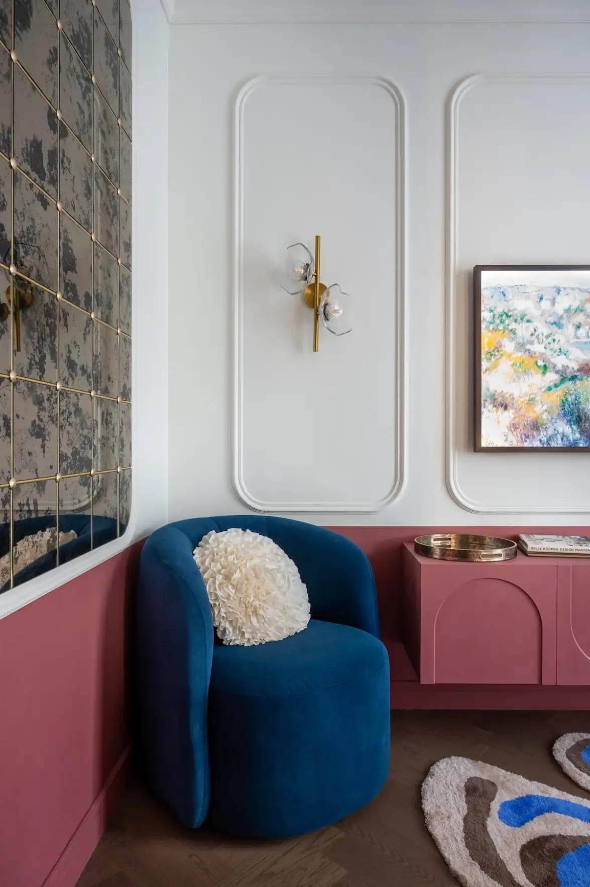 Klasszikus részletek és merész színek egy karakteres, 52 m²-es lakásban
