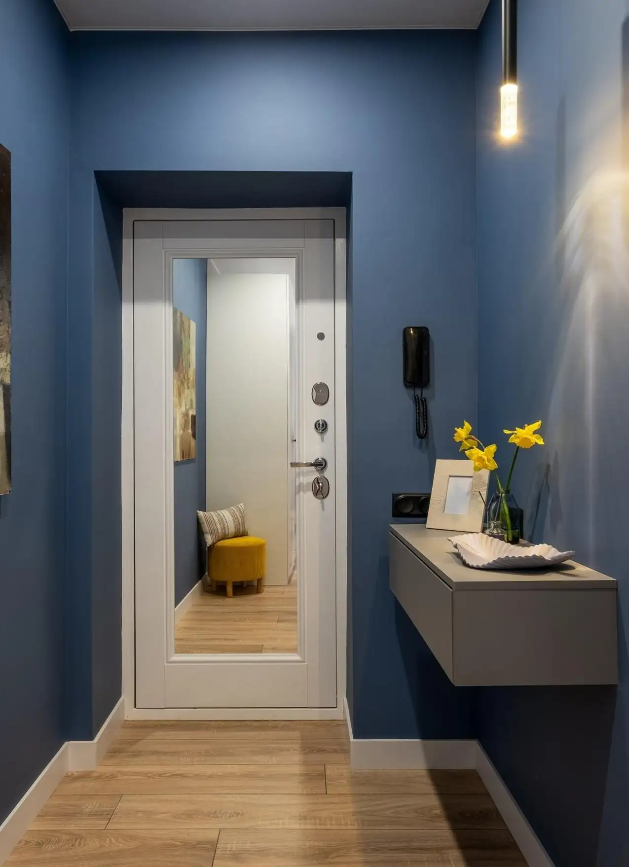 Karakteres színek, terrazzo és újragondolt kétszobás elosztás 43 m2-en