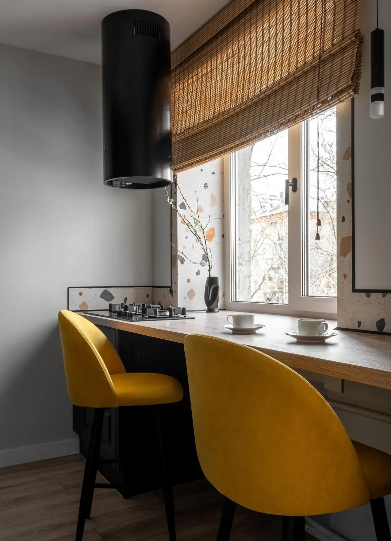 Karakteres színek, terrazzo és újragondolt kétszobás elosztás 43 m2-en