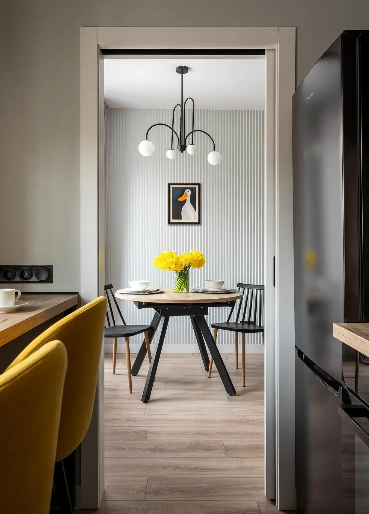 Karakteres színek, terrazzo és újragondolt kétszobás elosztás 43 m2-en