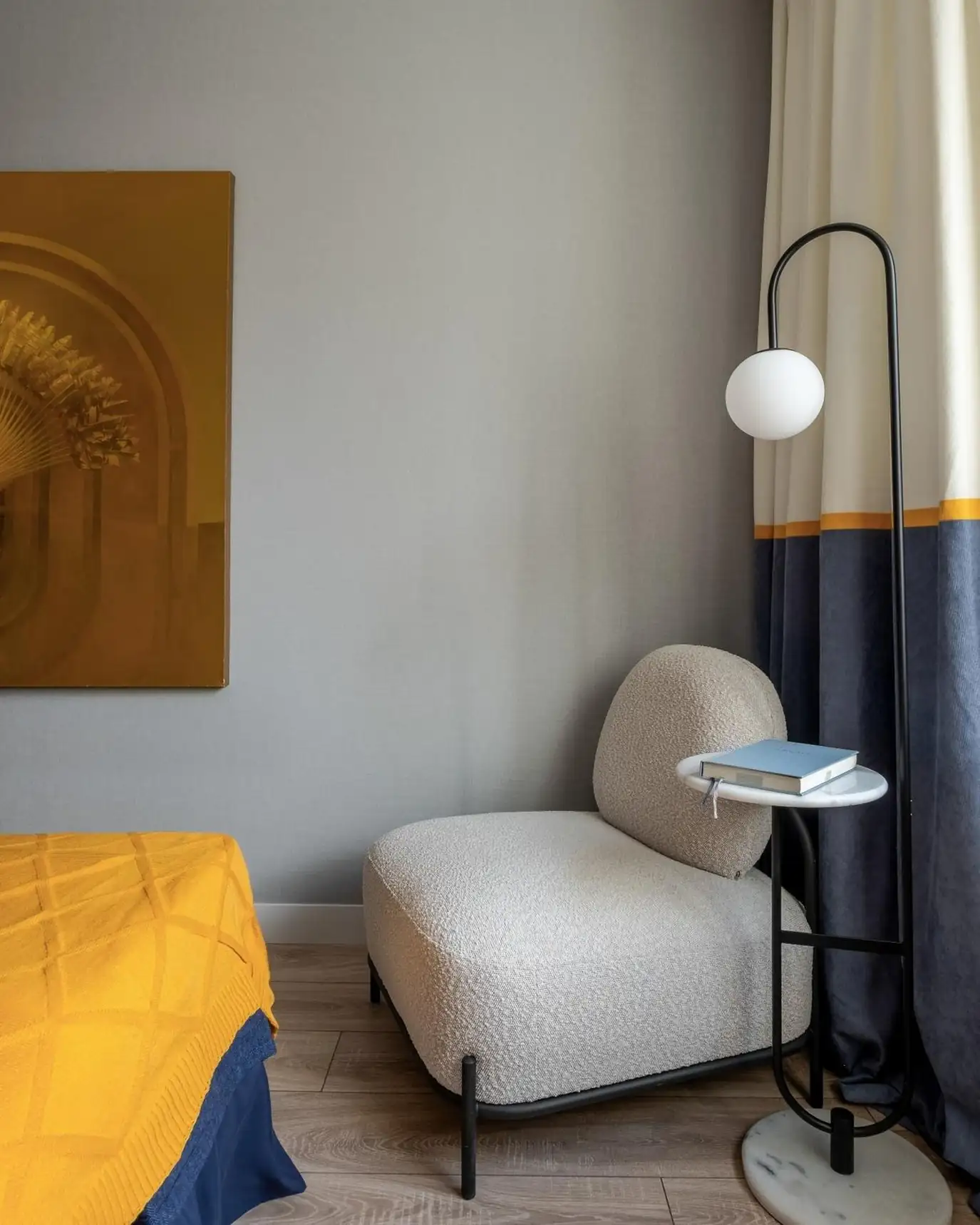 Karakteres színek, terrazzo és újragondolt kétszobás elosztás 43 m2-en
