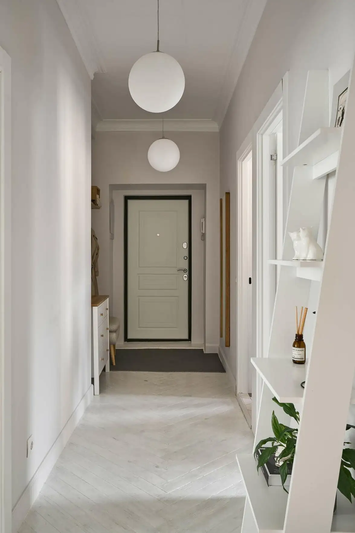Öreg téglaépület kétszobás lakásának felújítása skandináv stílusban, 52 m²