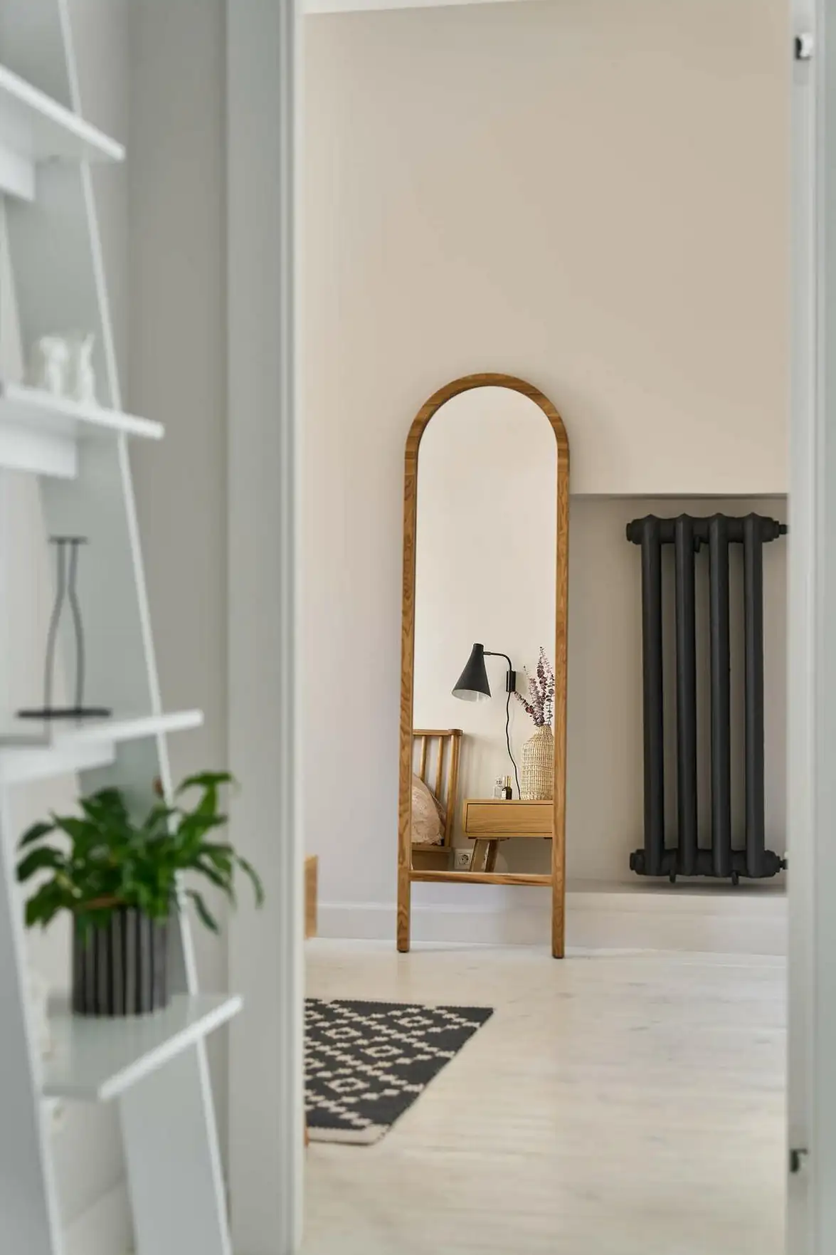 Öreg téglaépület kétszobás lakásának felújítása skandináv stílusban, 52 m²