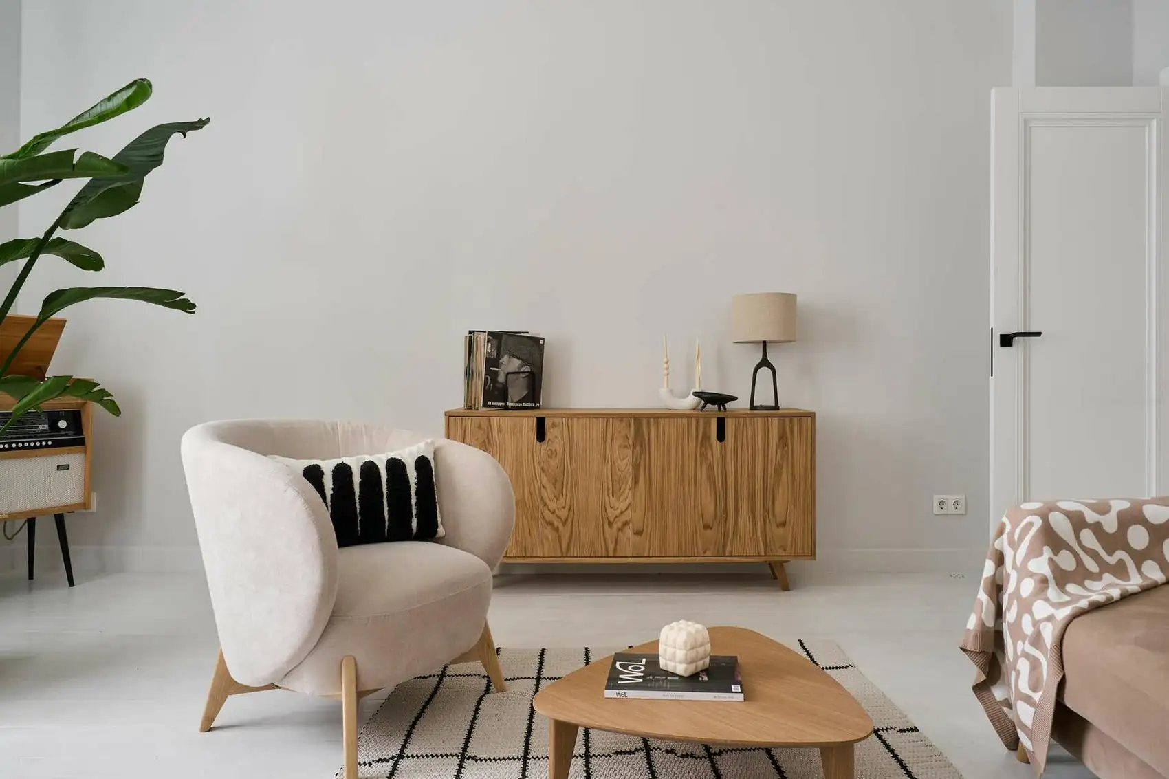 Öreg téglaépület kétszobás lakásának felújítása skandináv stílusban, 52 m²
