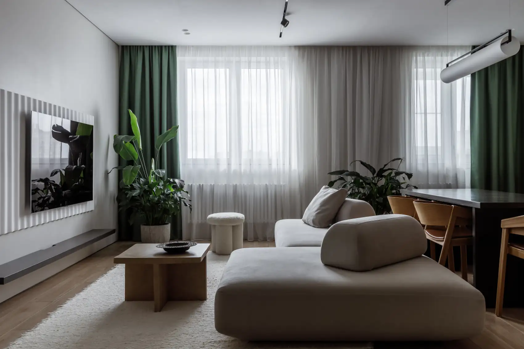 Puha minimalizmus és nyugodt hangulat fiatal család 80 m2-es otthonában