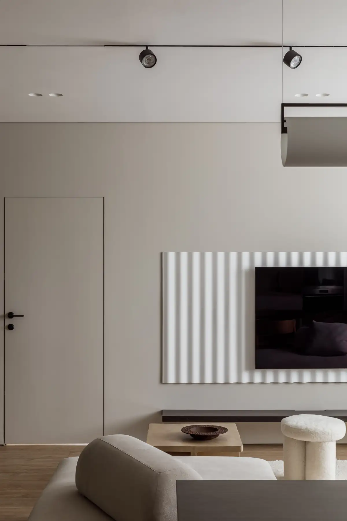 Puha minimalizmus és nyugodt hangulat fiatal család 80 m2-es otthonában