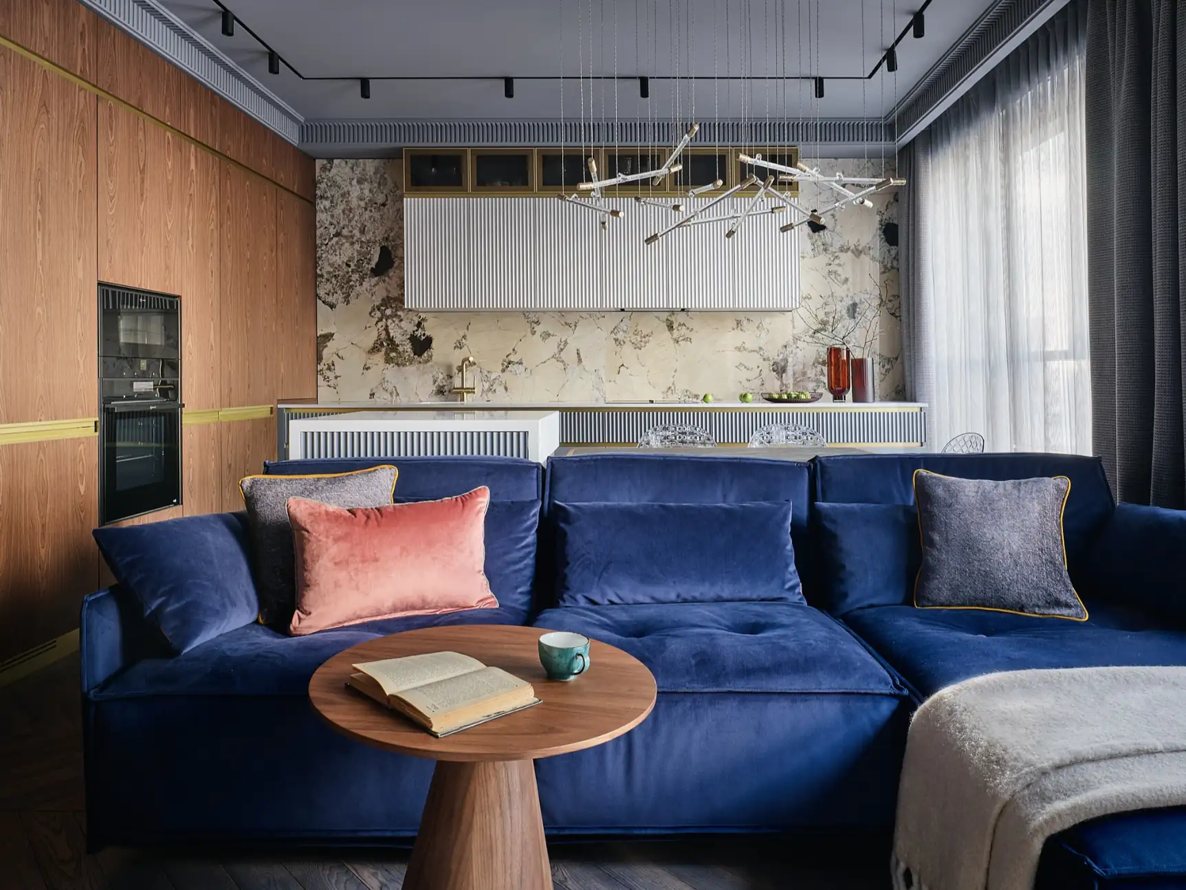 Enteriőr a csendes luxus jegyében, modern klasszikus stílus, art deco részletek