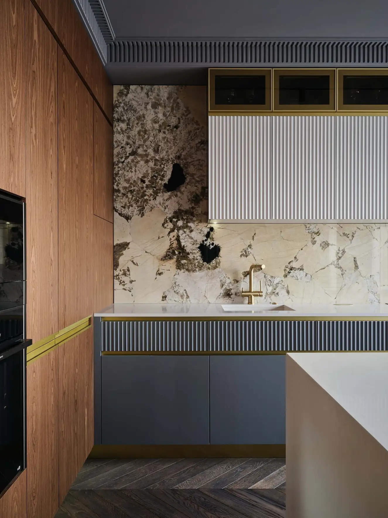 Enteriőr a csendes luxus jegyében, modern klasszikus stílus, art deco részletek