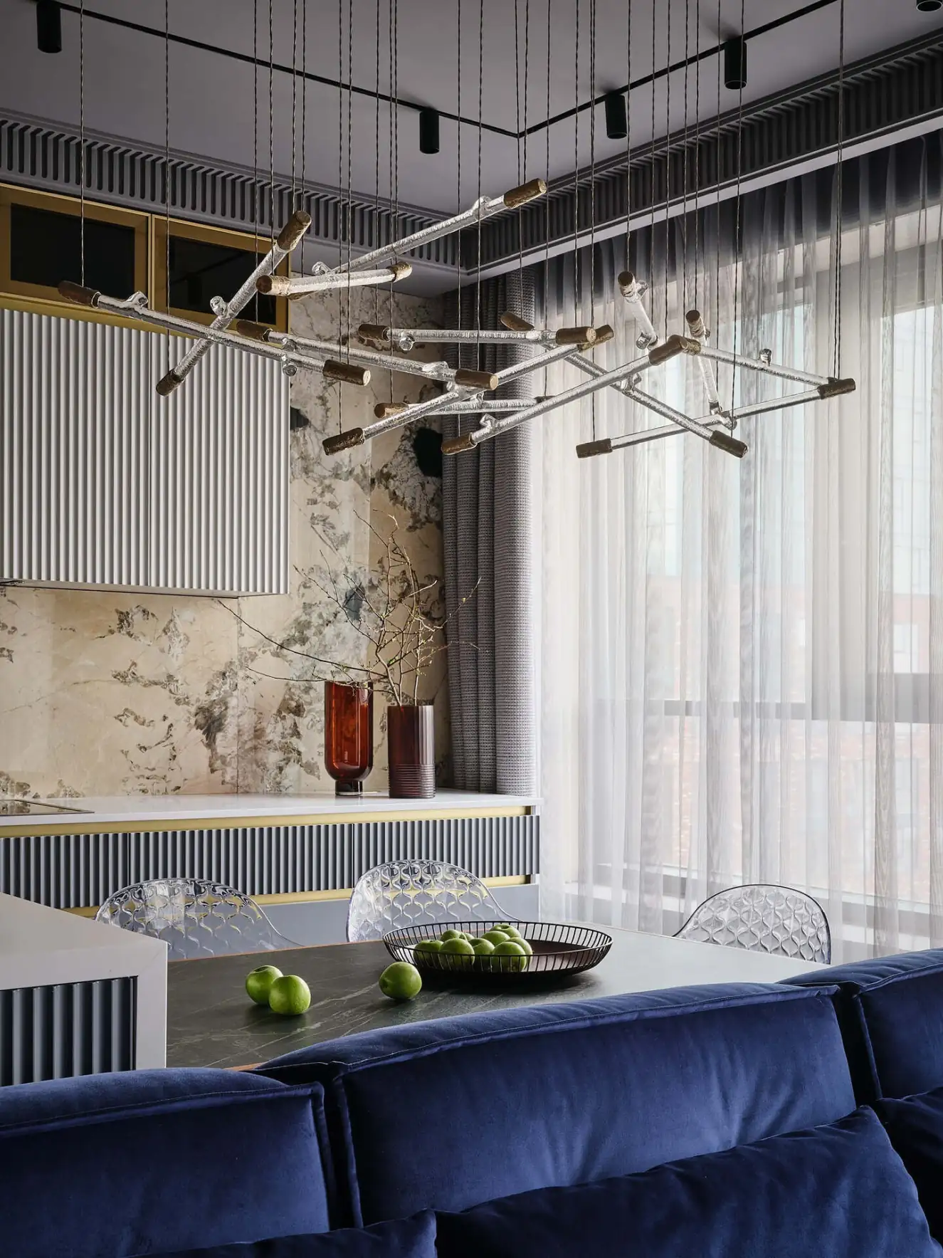 Enteriőr a csendes luxus jegyében, modern klasszikus stílus, art deco részletek